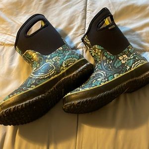 Bogs size 7